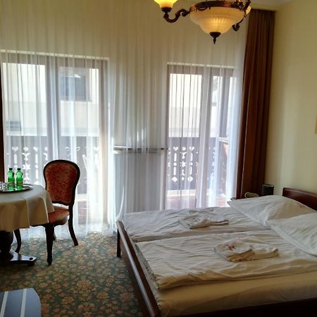 Hotel Victoria Cechini à Krynica-Zdrój Extérieur photo