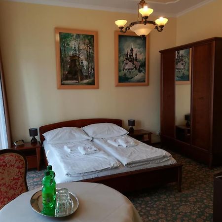 Hotel Victoria Cechini à Krynica-Zdrój Extérieur photo