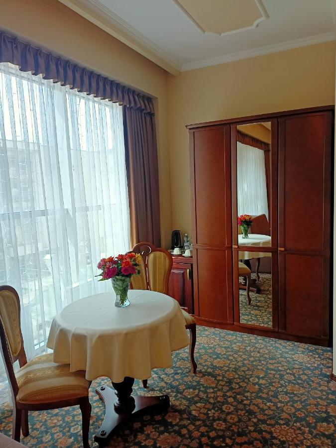 Hotel Victoria Cechini à Krynica-Zdrój Extérieur photo