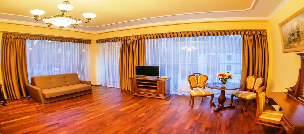 Hotel Victoria Cechini à Krynica-Zdrój Extérieur photo