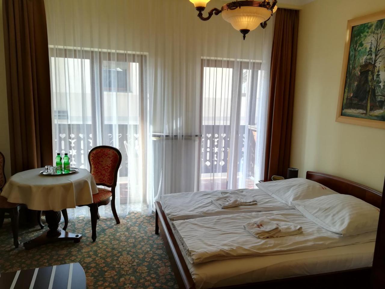 Hotel Victoria Cechini à Krynica-Zdrój Extérieur photo